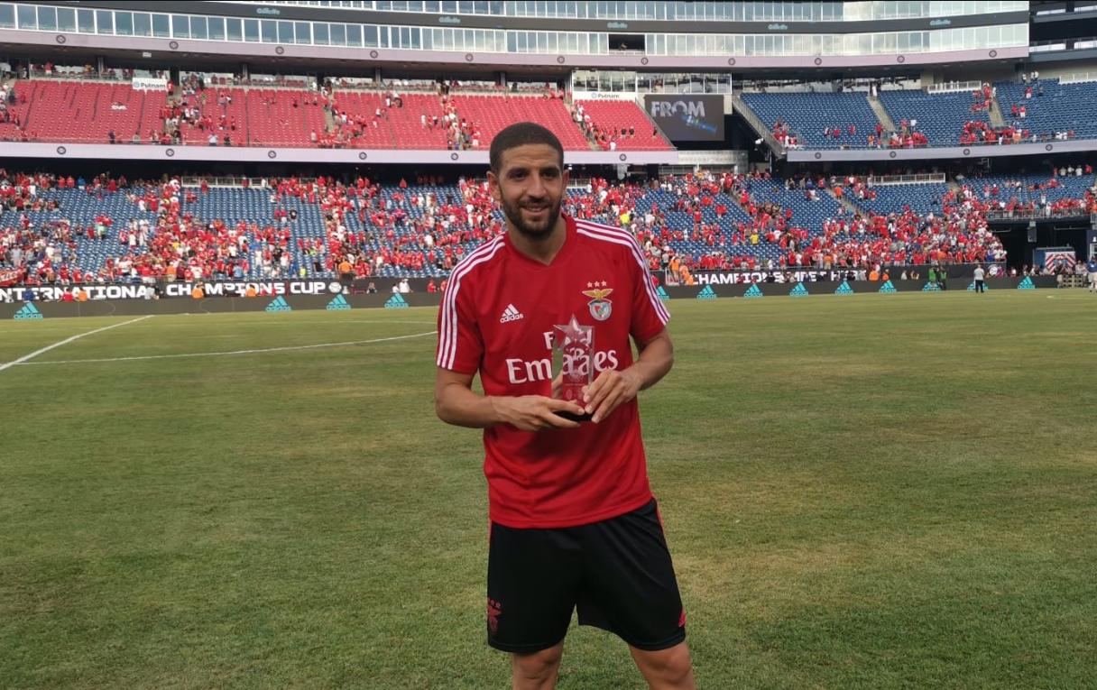 AC Milans alte Spieler gewannen das Spiel für S.L. Benfica